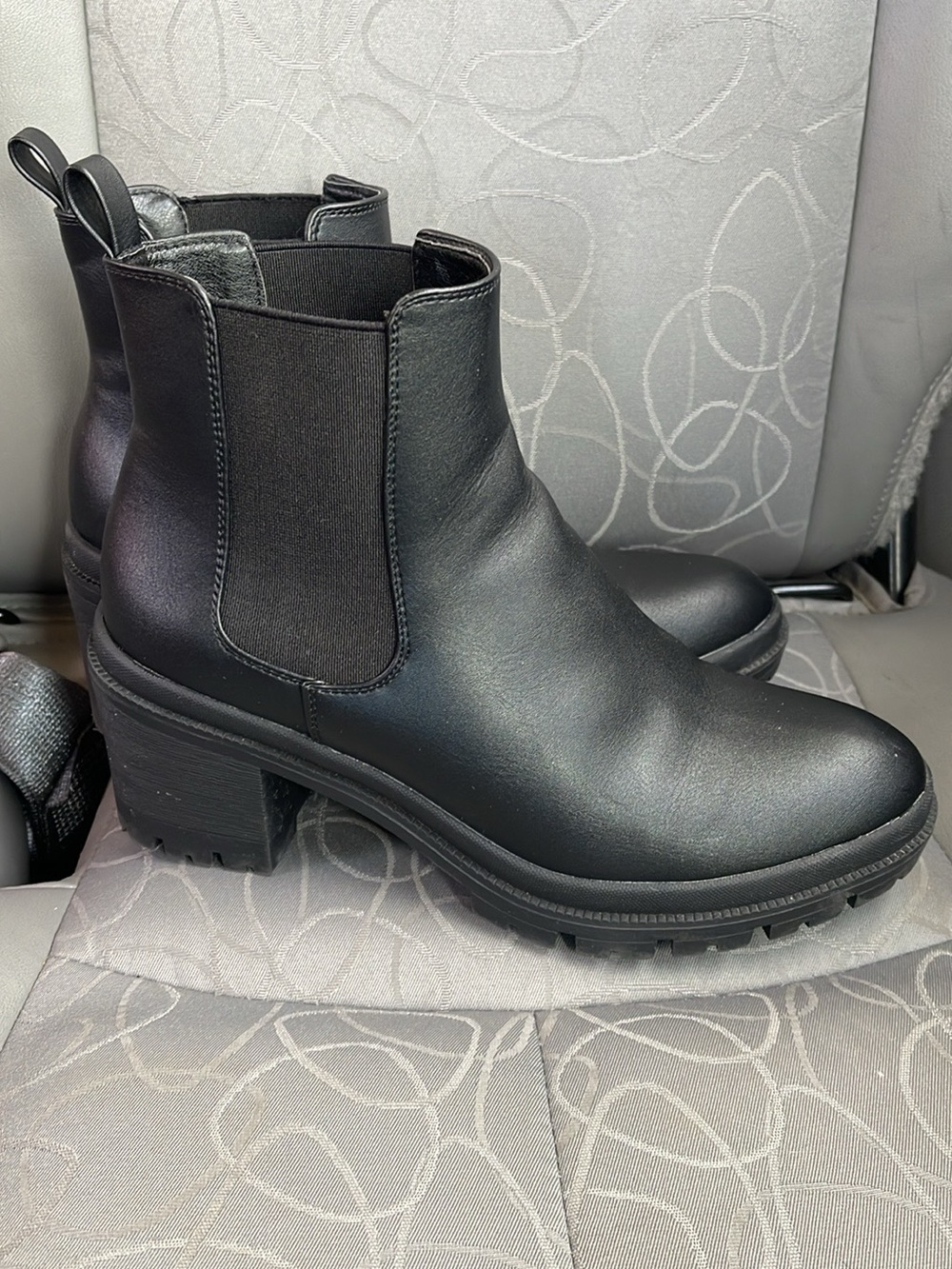 Steve Madden Black Leather Chelsea Lug Boots
